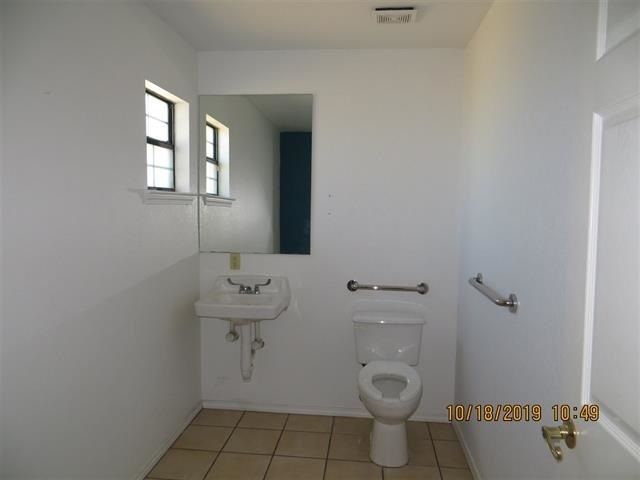Commercial/Industrial Office: 206 Western Dr, Del Rio, TX 78840